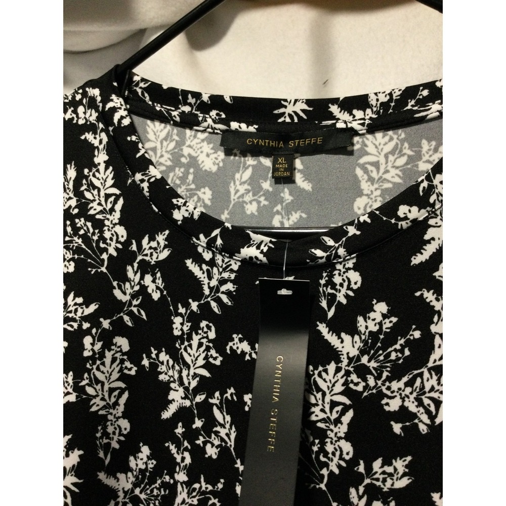 Cynthia Steffe Top XL Black White Floral Sheer Puff Sleeve Blouse New with Tags - Picture 3 of 7